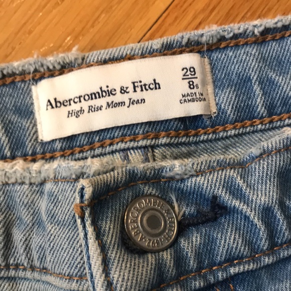 Abercrombie High Rise Mom Jeans NWT - Picture 3 of 5